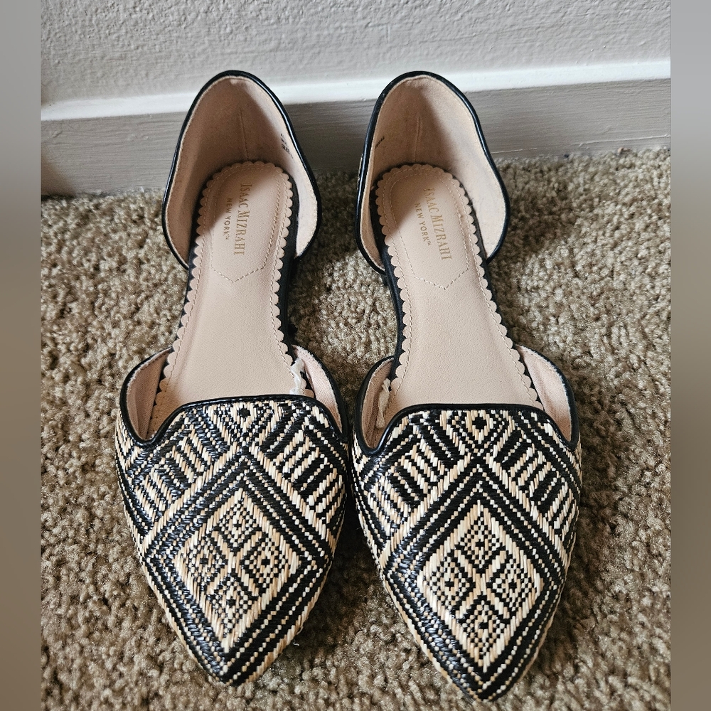SOLD- Isaac Mizrahi Black and Cream Flats